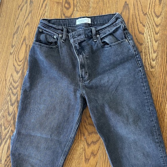 Abercrombie 90s Ultra High Rise Straight Jeans split Hem - Picture 2 of 4